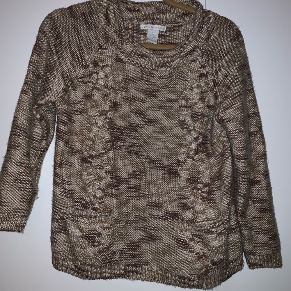 Knit sweater with pockets